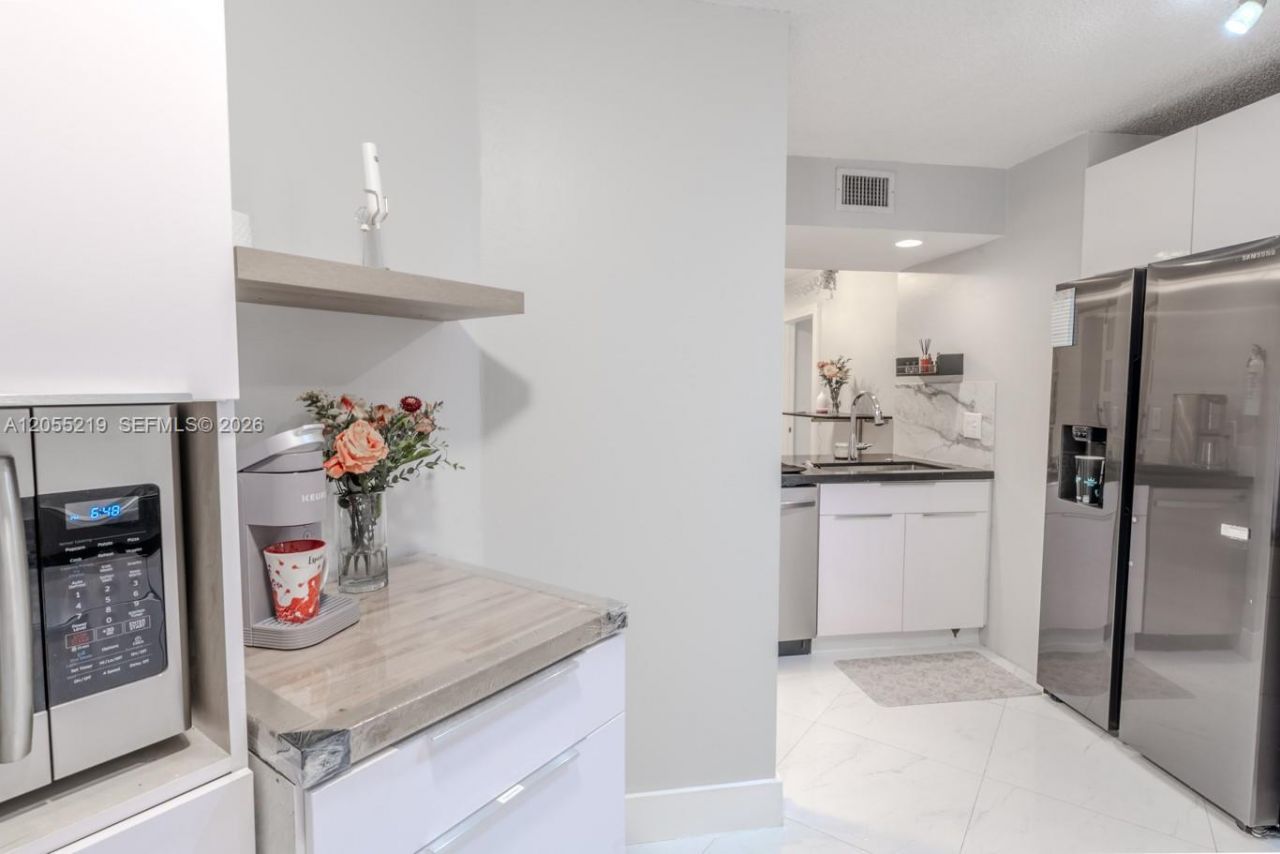 10451 W Broward Blvd, Unit 201, Plantation, FL 33324 Photo