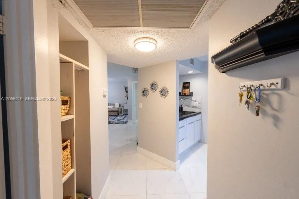 10451 W Broward Blvd , Unit 201, Plantation, FL 33324 Photo