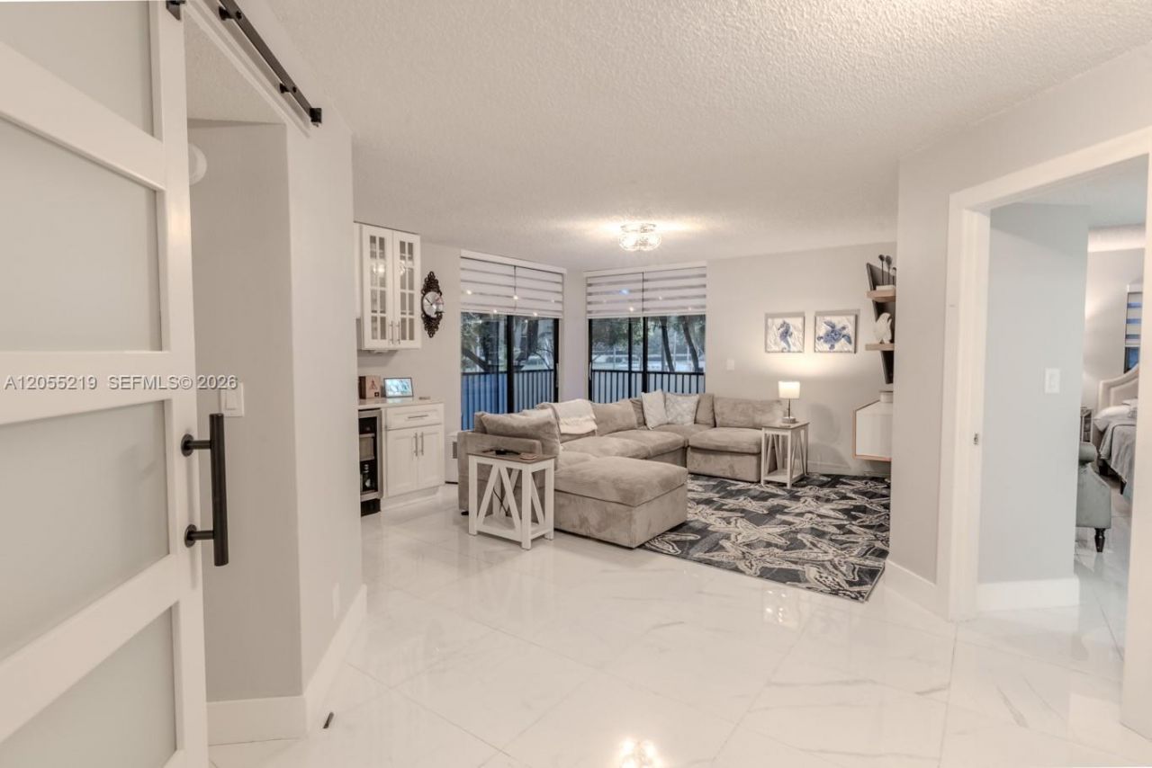 10451 W Broward Blvd, Unit 201, Plantation, FL 33324 Photo