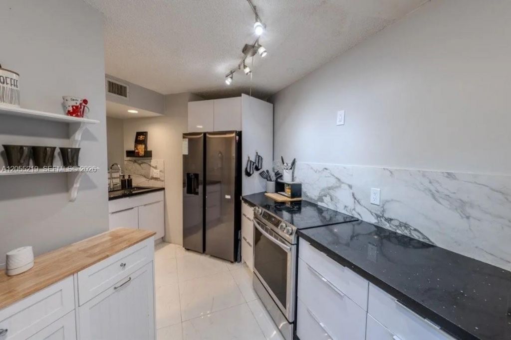 10451 W Broward Blvd , Unit 201, Plantation, FL 33324 Photo