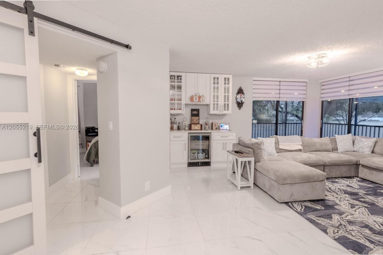 10451 W Broward Blvd, Unit 201, Plantation, FL 33324 Photo