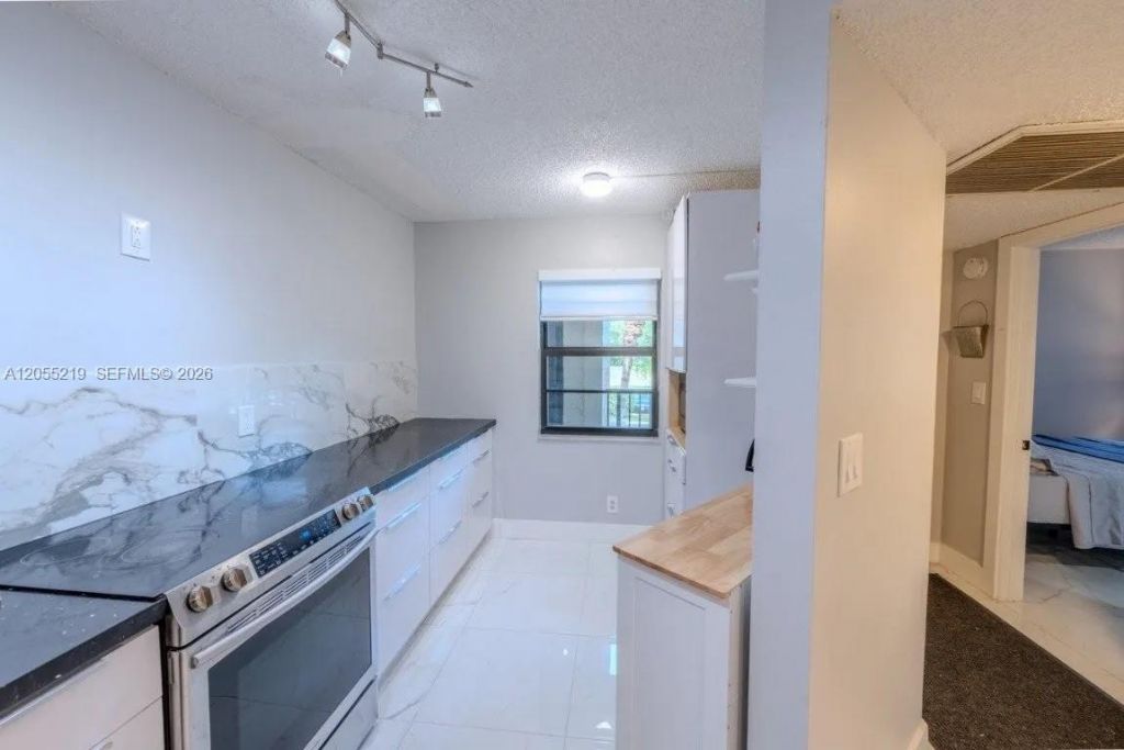 10451 W Broward Blvd , Unit 201, Plantation, FL 33324 Photo