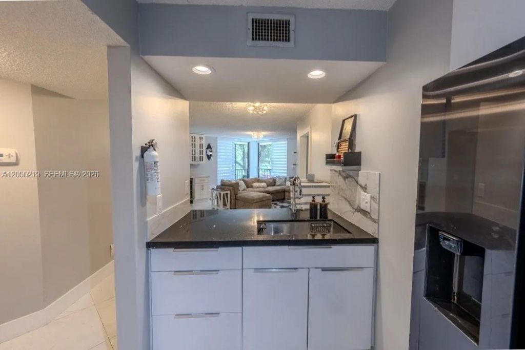 10451 W Broward Blvd , Unit 201, Plantation, FL 33324 Photo