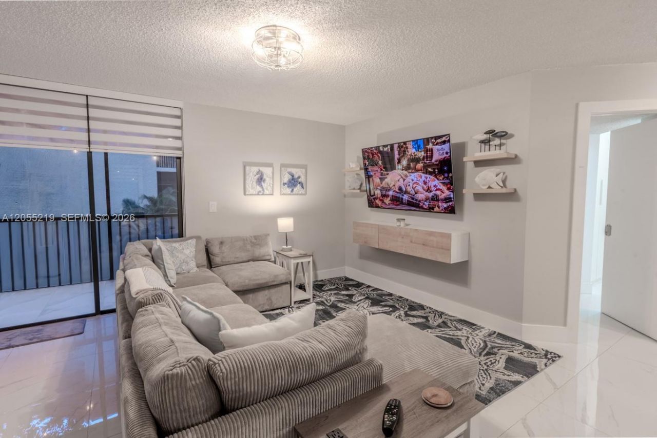 10451 W Broward Blvd, Unit 201, Plantation, FL 33324 Photo