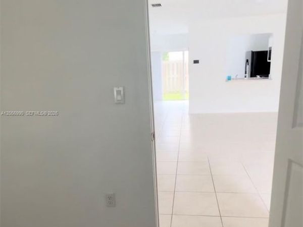 561 NE 5th St , Florida City, FL 33034