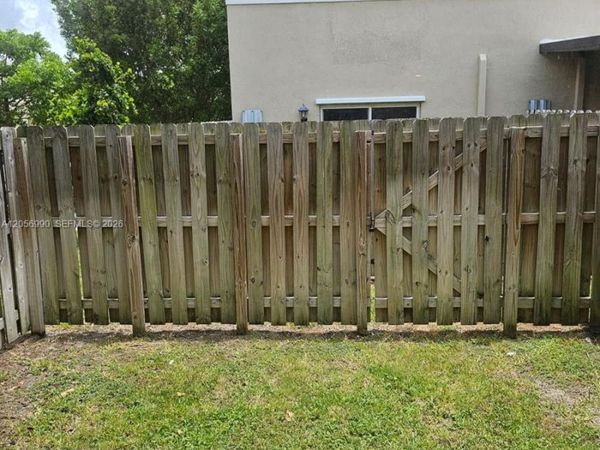 561 NE 5th St , Florida City, FL 33034
