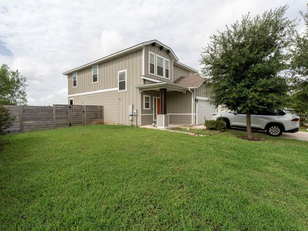 424 Wapiti RD , Buda, TX 78610