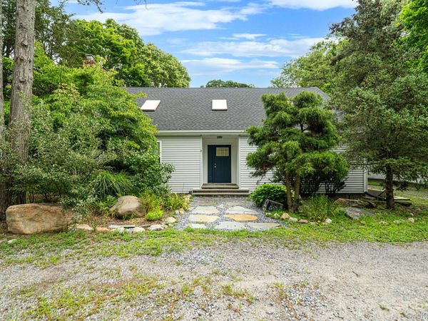 3 Cozine Road S, Center Moriches, NY 11934