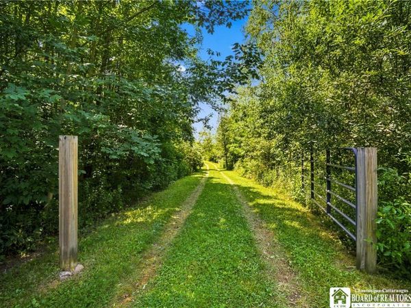 3117 W Oak Hill Road , Jamestown, NY 14701