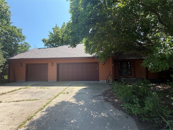 1818 Patricia Court, Winterset, IA 50273