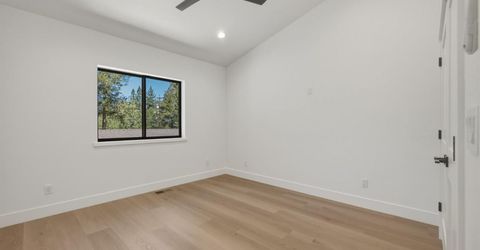 905 Linda Avenue, South Lake Tahoe, CA 96150 Photo