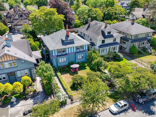 609 Su'it St , Unit #A, Victoria, BC V8V 4C5