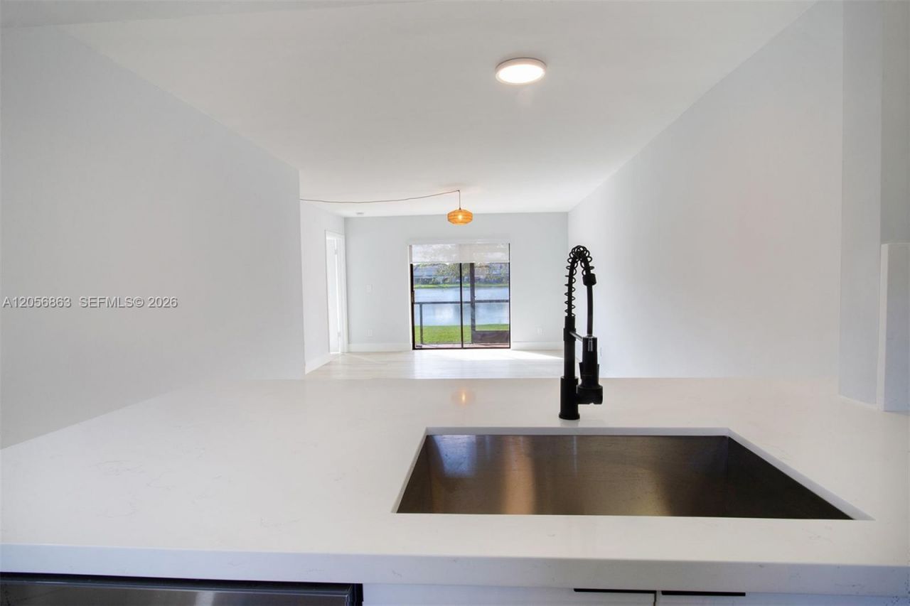 1000 NW 106th Ter, Unit 101, Pembroke Pines, FL 33026 Photo