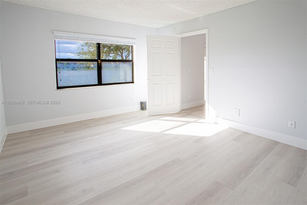 1000 NW 106th Ter, Unit 101, Pembroke Pines, FL 33026 Photo