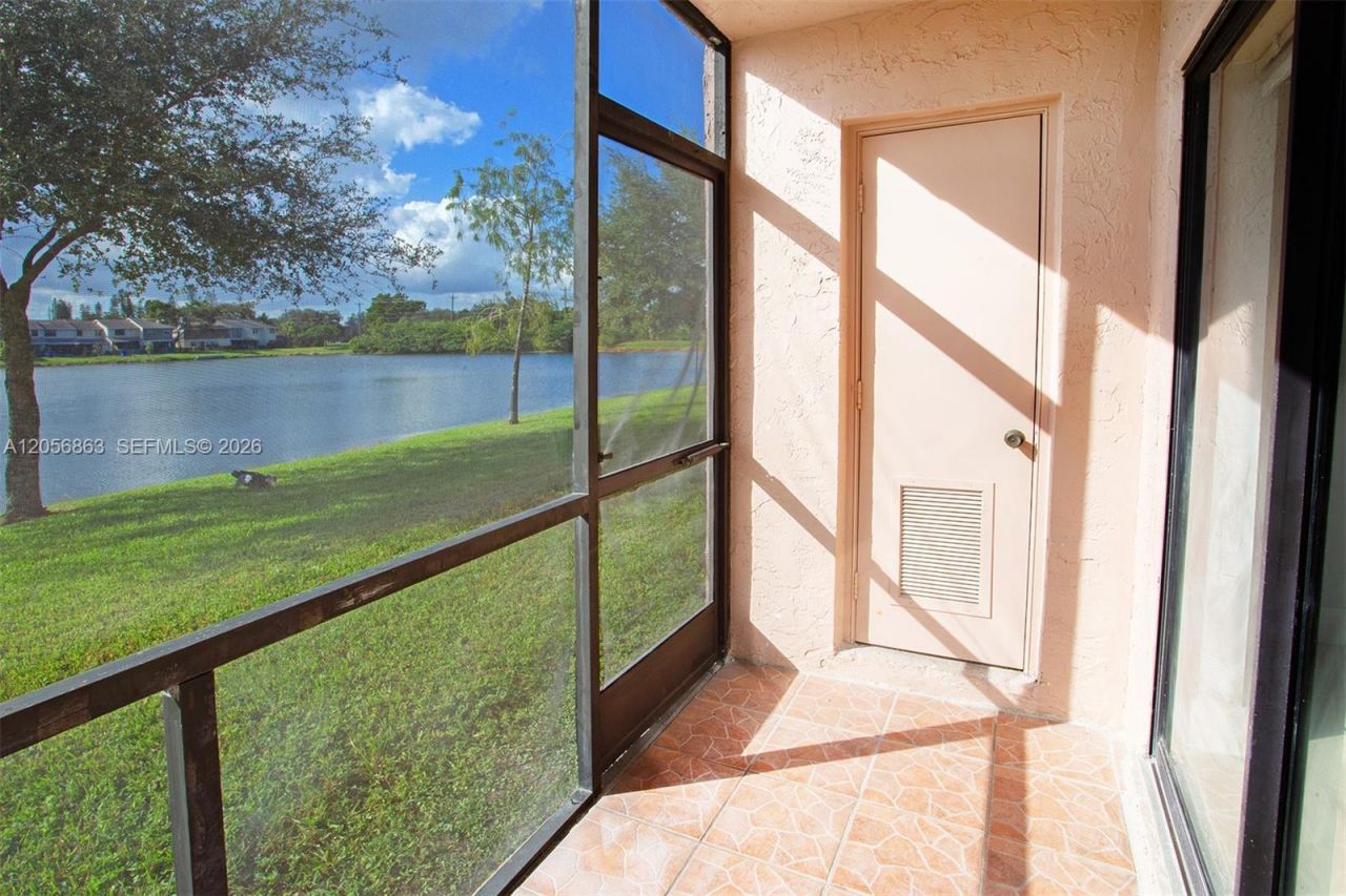1000 NW 106th Ter, Unit 101, Pembroke Pines, FL 33026 Photo