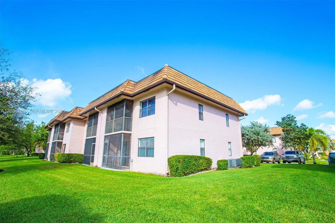 1000 NW 106th Ter, Unit 101, Pembroke Pines, FL 33026 Photo