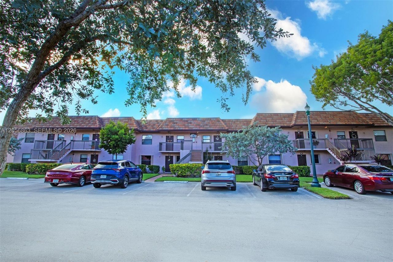 1000 NW 106th Ter, Unit 101, Pembroke Pines, FL 33026 Photo