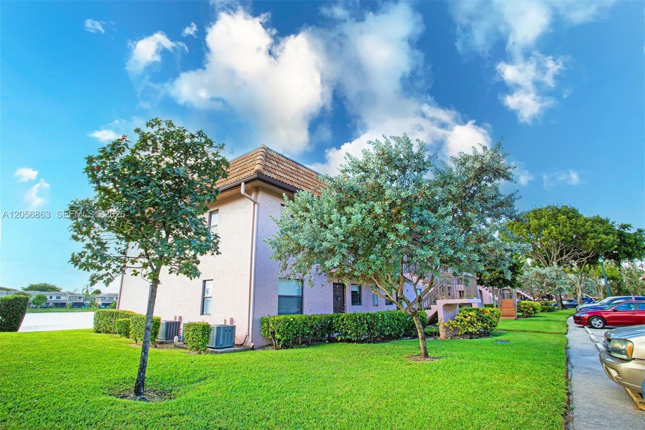 1000 NW 106th Ter, Unit 101, Pembroke Pines, FL 33026 Photo