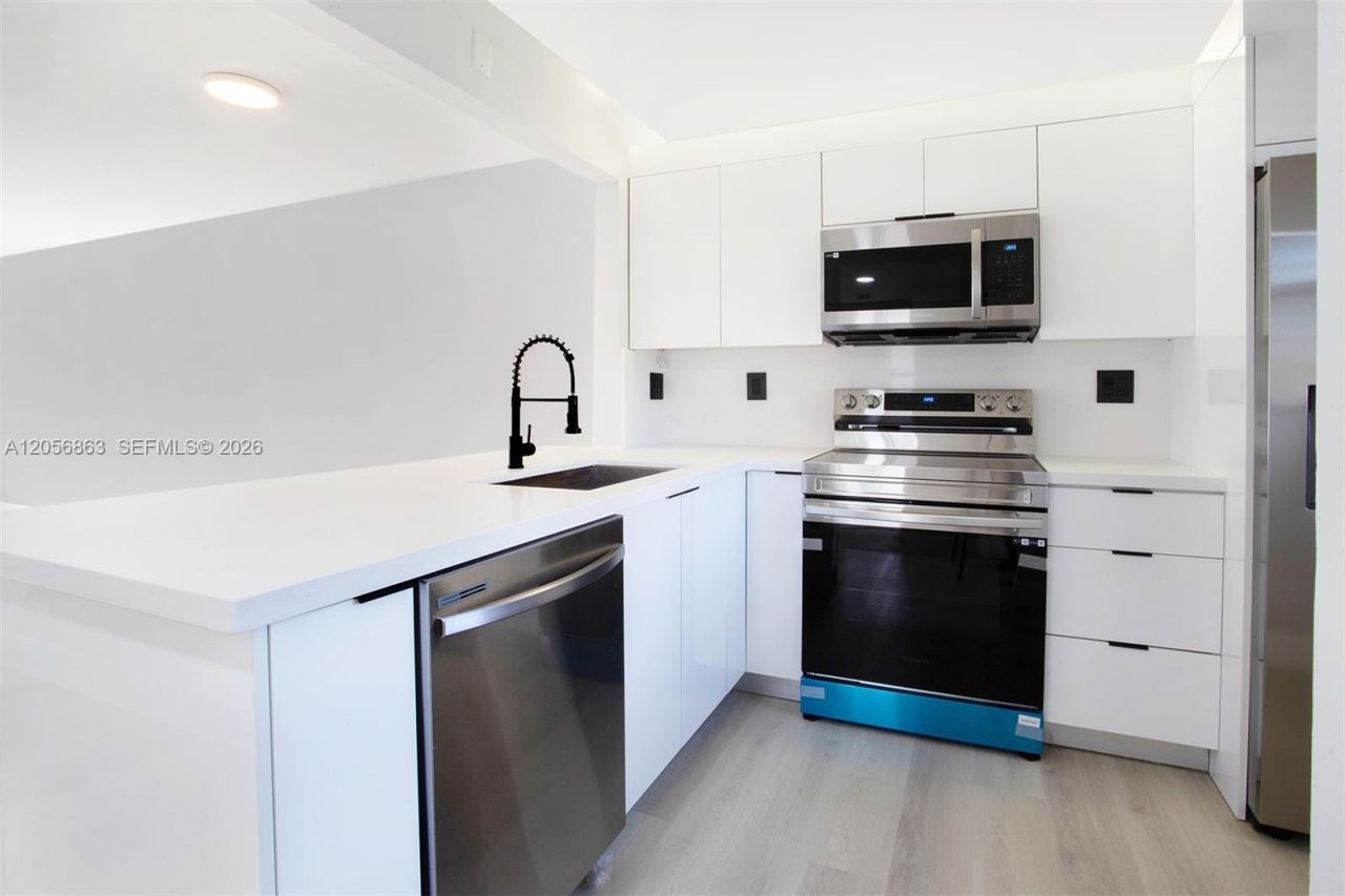 1000 NW 106th Ter, Unit 101, Pembroke Pines, FL 33026 Photo