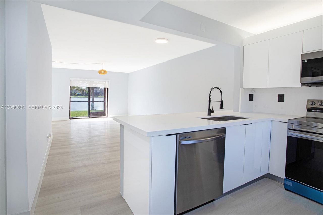 1000 NW 106th Ter, Unit 101, Pembroke Pines, FL 33026 Photo