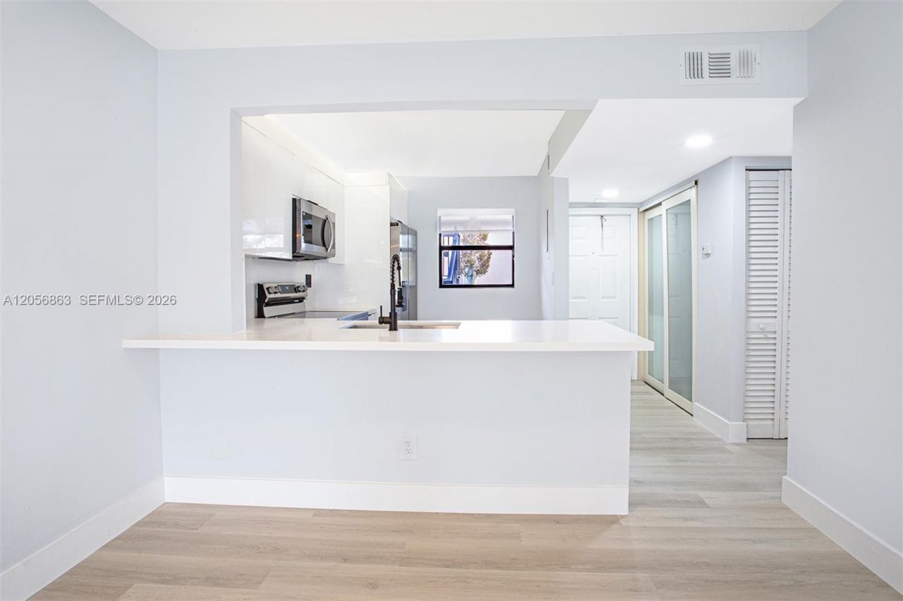 1000 NW 106th Ter, Unit 101, Pembroke Pines, FL 33026 Photo