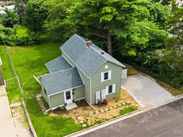 90 Sunset Avenue , Glen Carbon, IL 62034