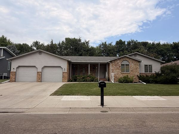 2603 13th Avenue, Aberdeen, SD 57401