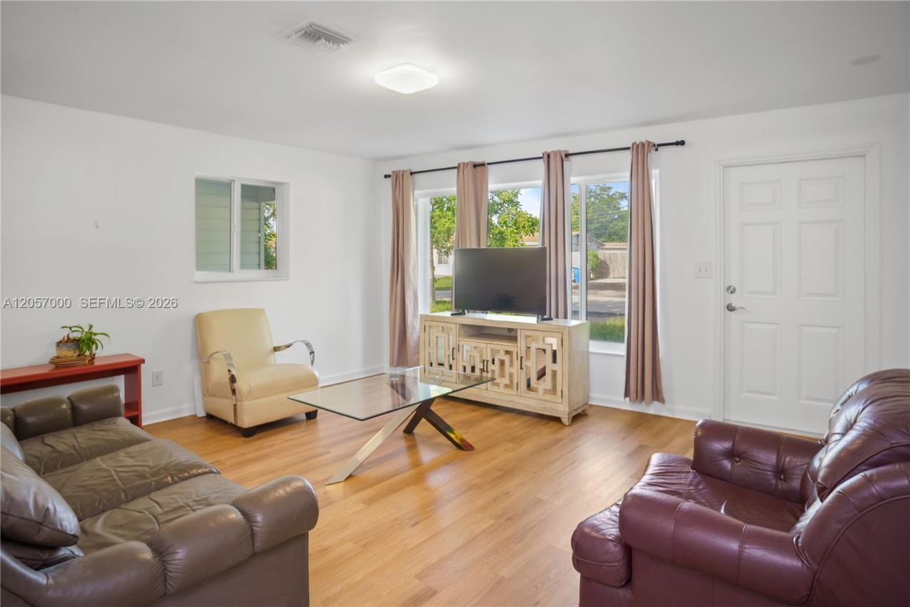 3021 NE 11th Ter , Pompano Beach, FL 33064 Photo