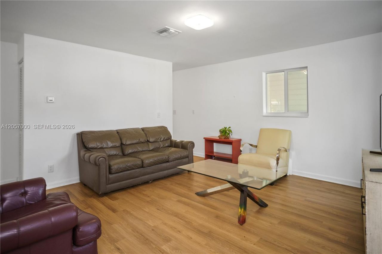 3021 NE 11th Ter , Pompano Beach, FL 33064 Photo