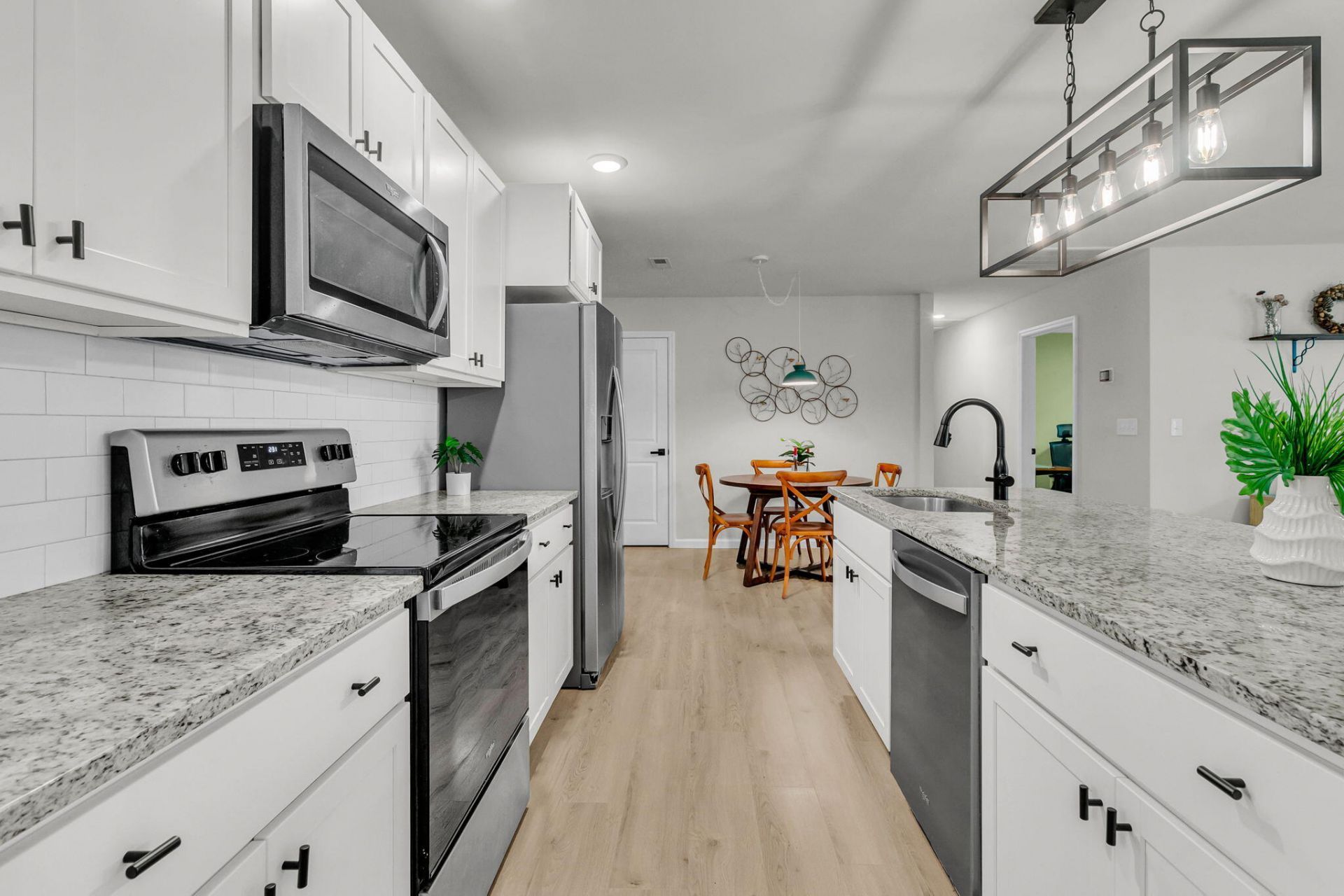 2090 Green Park Avenue Photo 8