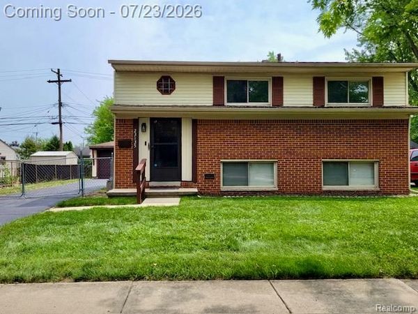 23135 Candace Drive, Rockwood, MI 48173