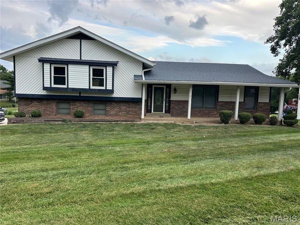 3 Harbor Point Court , Lake St Louis, MO 63367