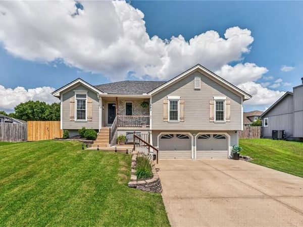 503 NEWPORT Drive, Smithville, MO 64089