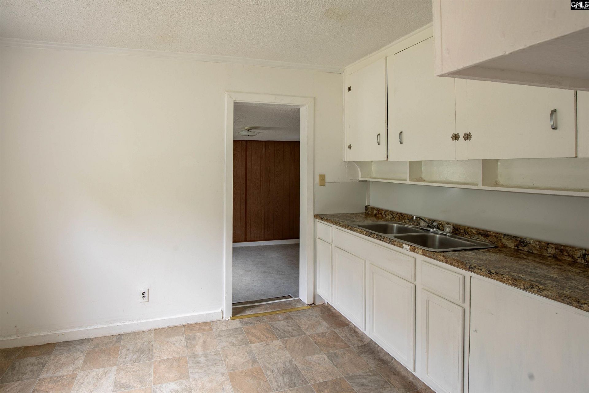 240 Pineneedle Street  Photo 16