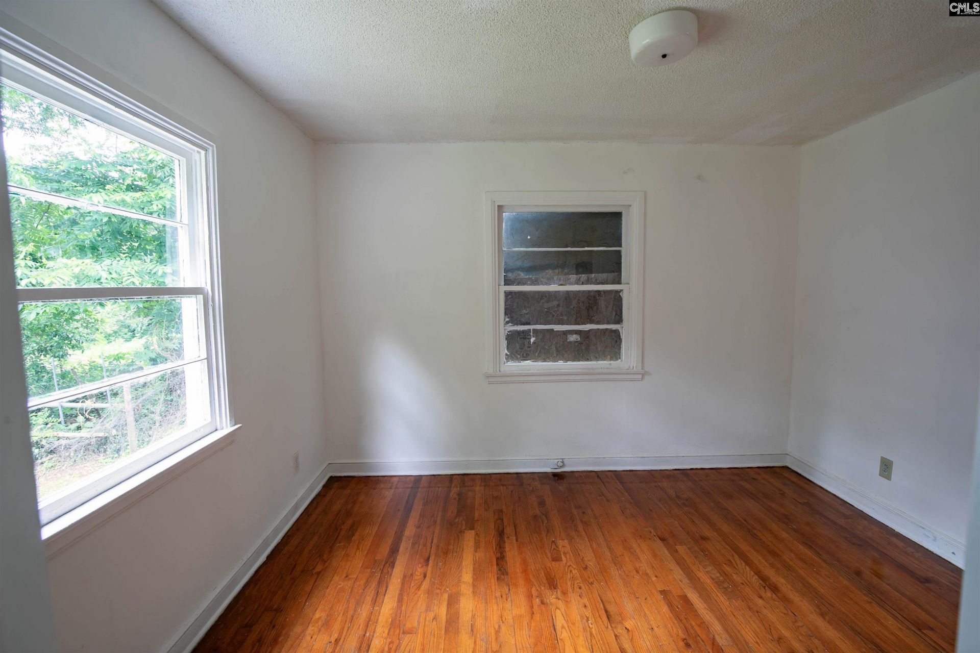 240 Pineneedle Street  Photo 6