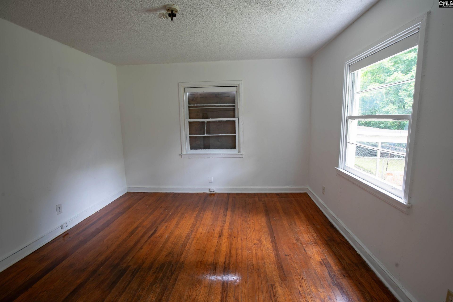 240 Pineneedle Street  Photo 8