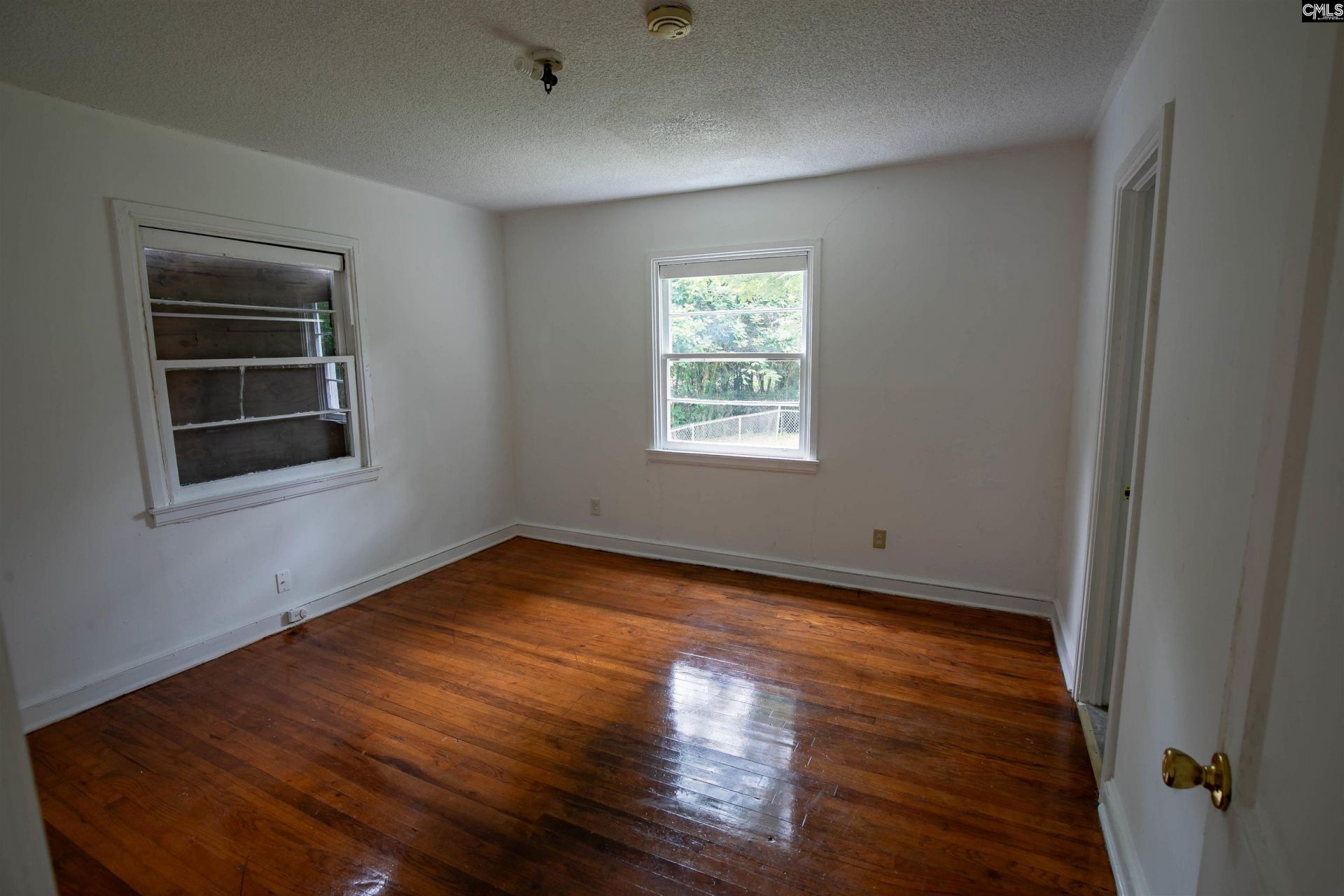 240 Pineneedle Street  Photo 9