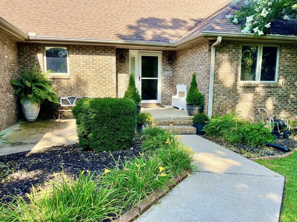 4025 Deer Ridge Street , Neosho, MO 64850