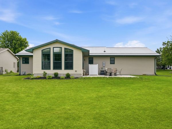 547 Hickory Ridge St, Peosta, IA 52068