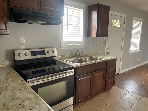 304 Front Street , Pottsboro, TX 75076