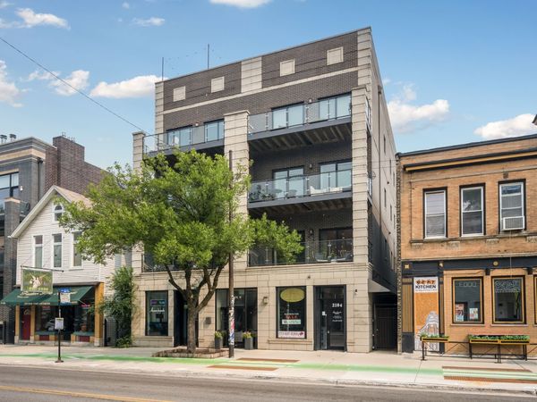 2104 W Belmont Avenue , Unit 2E, Chicago, IL 60618