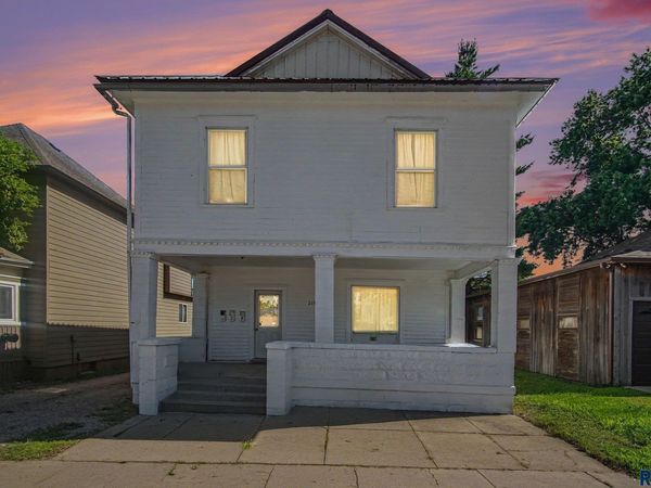 215 W 5Th St St, Canton, SD 57013