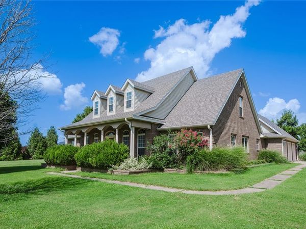 18710 Strawberry Plant Road , Fayetteville, AR 72704