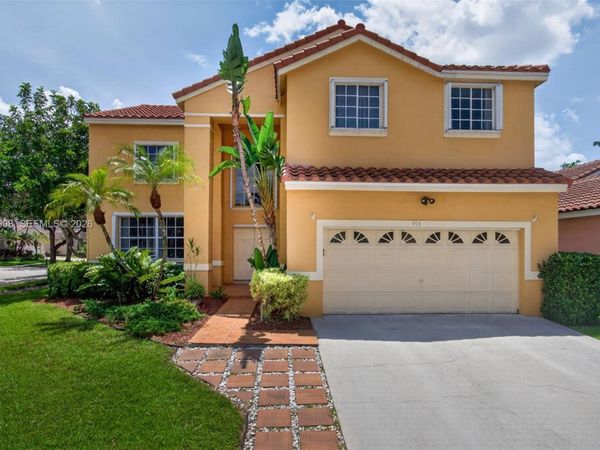 498 Cambridge Ln, Weston, FL 33326