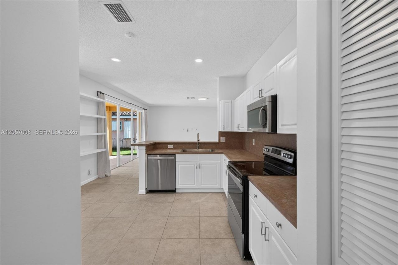 498 Cambridge Ln, Weston, FL 33326 Photo