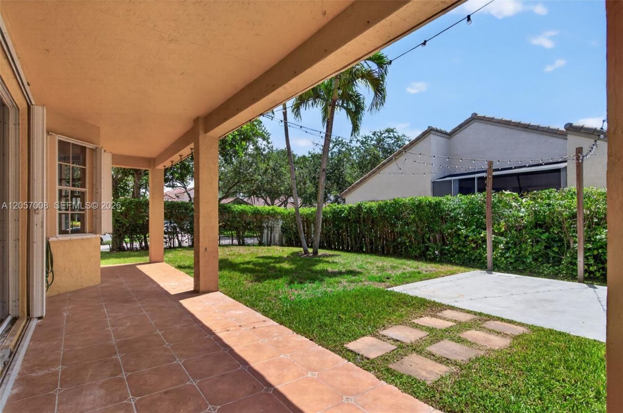 498 Cambridge Ln, Weston, FL 33326 Photo