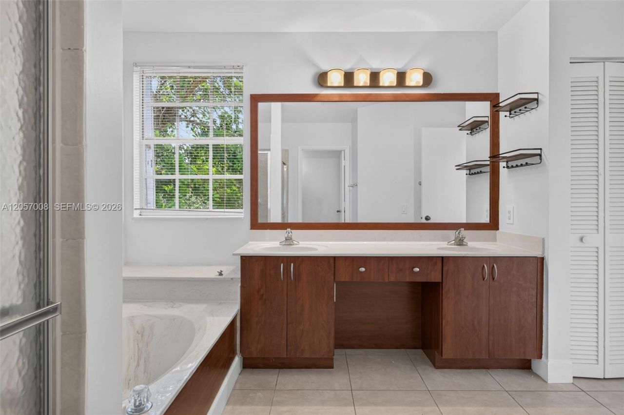 498 Cambridge Ln, Weston, FL 33326 Photo