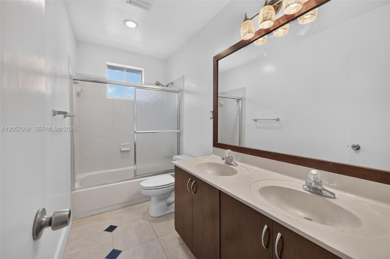 498 Cambridge Ln, Weston, FL 33326 Photo