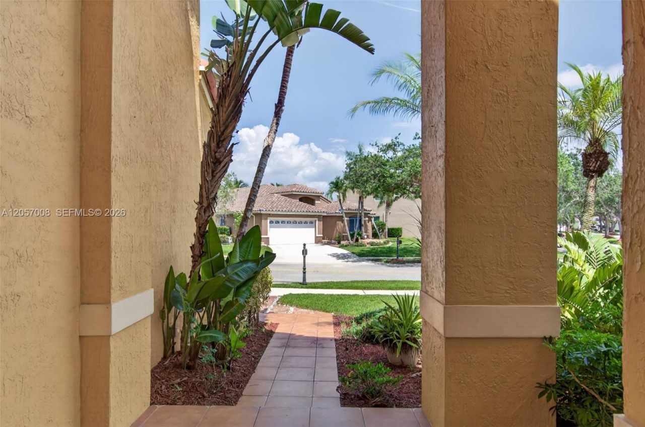 498 Cambridge Ln, Weston, FL 33326 Photo