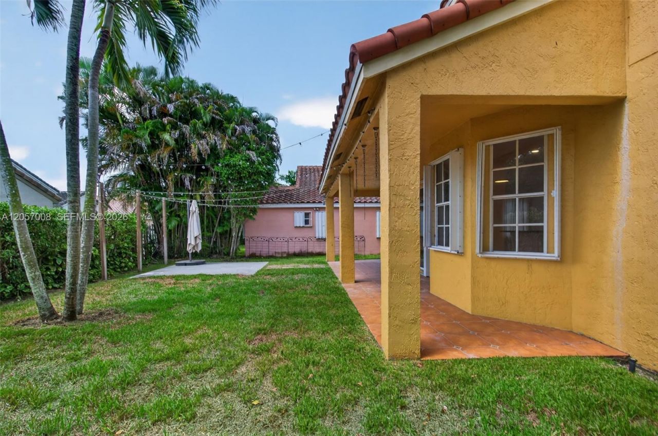 498 Cambridge Ln, Weston, FL 33326 Photo